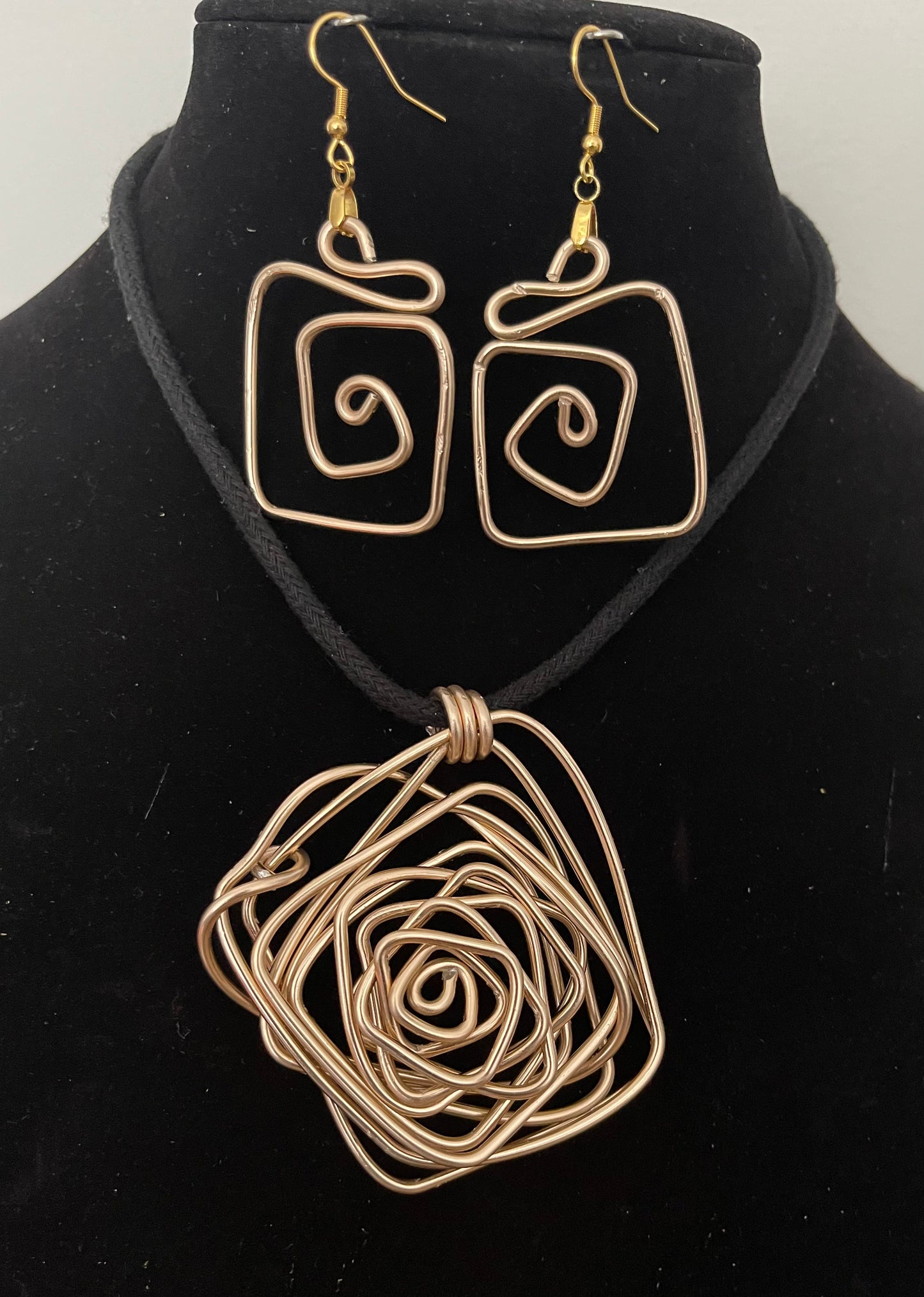 Goldtone Aluminum Necklace & Earrings